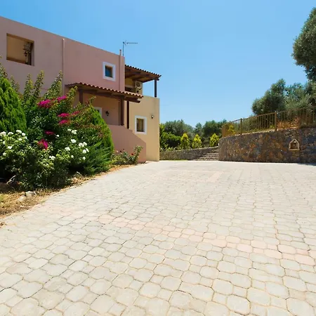 Ioanna & Stavros, Private Pools, Bbq & Seaview, By Thinkvilla Vilă